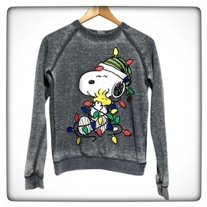 Peanuts Snoopy and Woodstock Christmas Holidays Sweatshirt Size XS Decorating